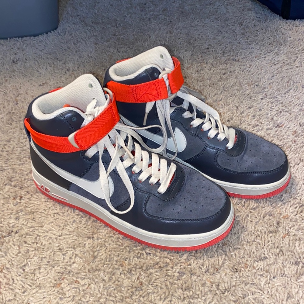 NIKE 8.5 GRAY/RED/WHITE AIR FORCE ONE SHOES